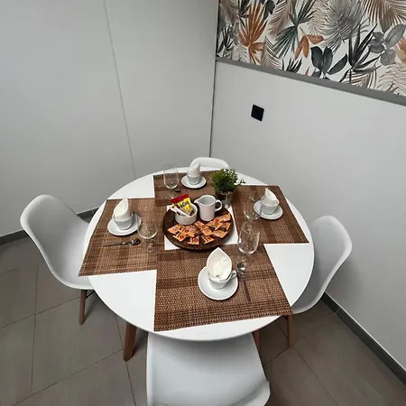 La Casa De Elena Con Terraza En El Centro *